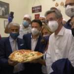 Amministrative Napoli: pizza Margherita per Conte, Di Maio e Manfredi a Forcella