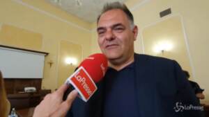 Kim Jong-Un vieta i jeans, imprenditore italiano gliene invia un paio: “E’ protesta pacifica”