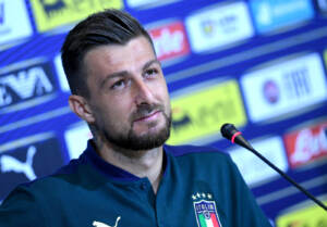 Acerbi in conferenza stampa con la Nazionale