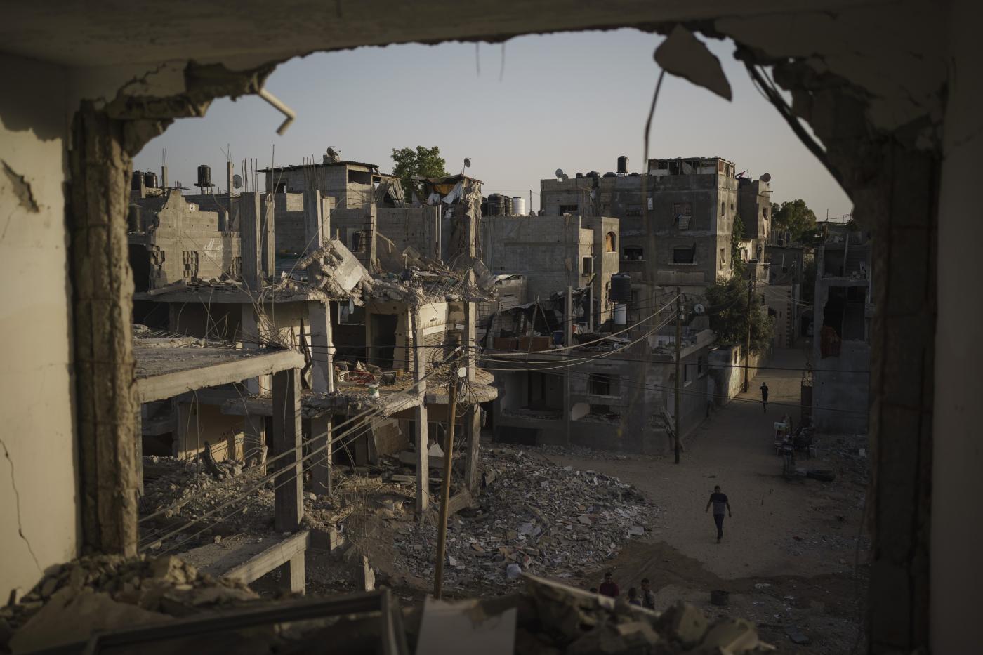 Medioriente, raid israeliani su Gaza in risposta a lancio palloni incendiari Medioriente, raid israeliani su Gaza in risposta a lancio palloni incendiari