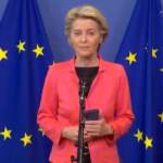 Green Pass, Von der Leyen mostra il suo certificato: “Entro il primo luglio in tutti gli Stati Membri”