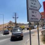 Cisgiordania, palestinese in auto contro soldati israeliani: uccisa