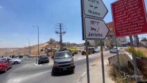 Cisgiordania, palestinese in auto contro soldati israeliani: uccisa