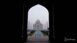 India, si allentano le restrizioni per il Covid: riapre il Taj Mahal
