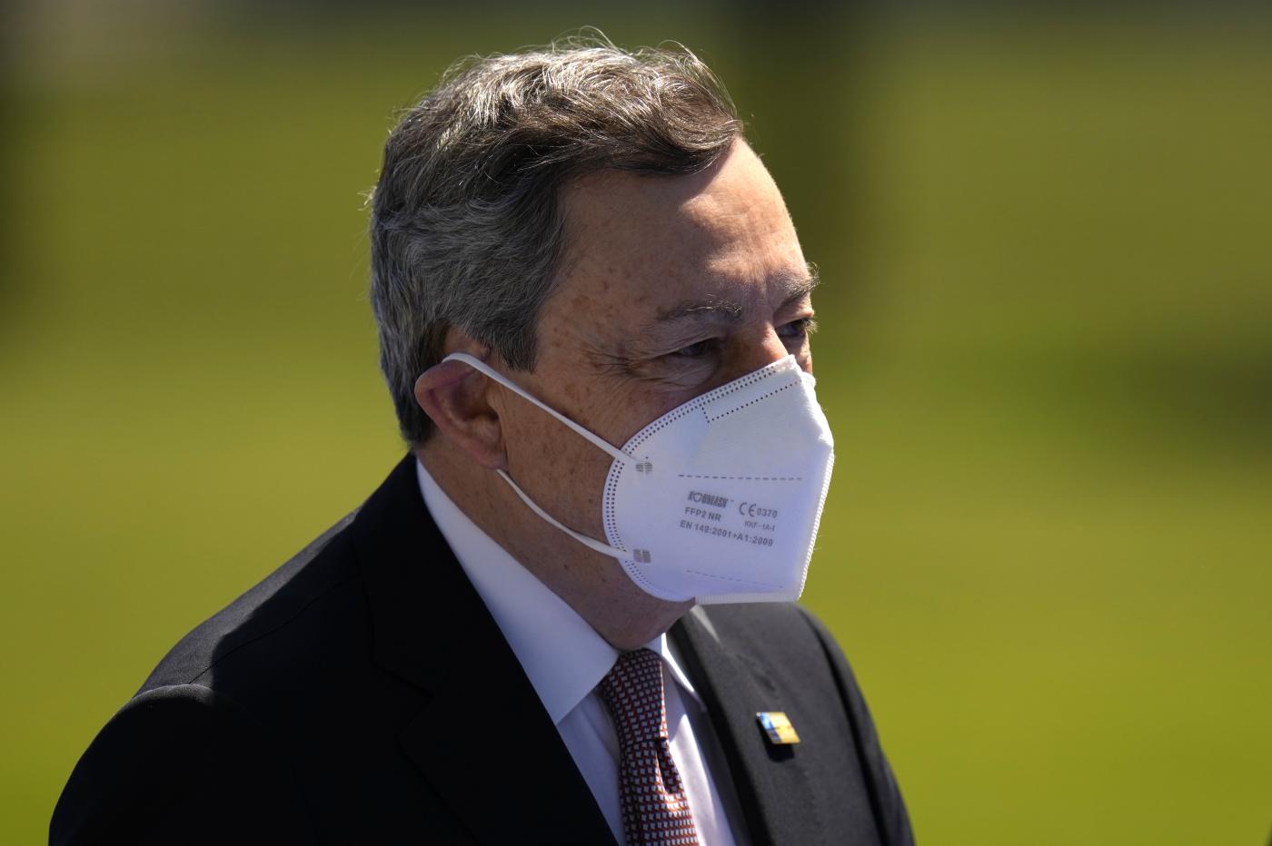 Draghi firma Dpcm Green pass. Scintille Lega-Pd su mascherine e stato emergenza Draghi firma Dpcm Green pass. Scintille Lega-Pd su mascherine e stato emergenza