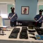 Torino: scoperto un arsenale: 6 fucili, 11 pistole e centinaia di munizioni