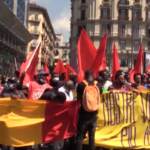 Napoli, migranti in piazza: “Subito permesso speciale di soggiorno per poterci vaccinare”