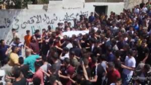 Cisgiordania, centinaia di persone ai funerali del 16enne Ahmad Shamsa
