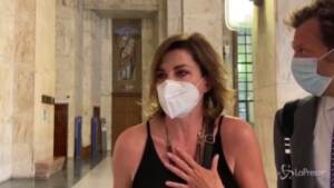 Tv, accuse al vetriolo in aula tra Lucarelli e Parietti per ‘Ballando con le Stelle’