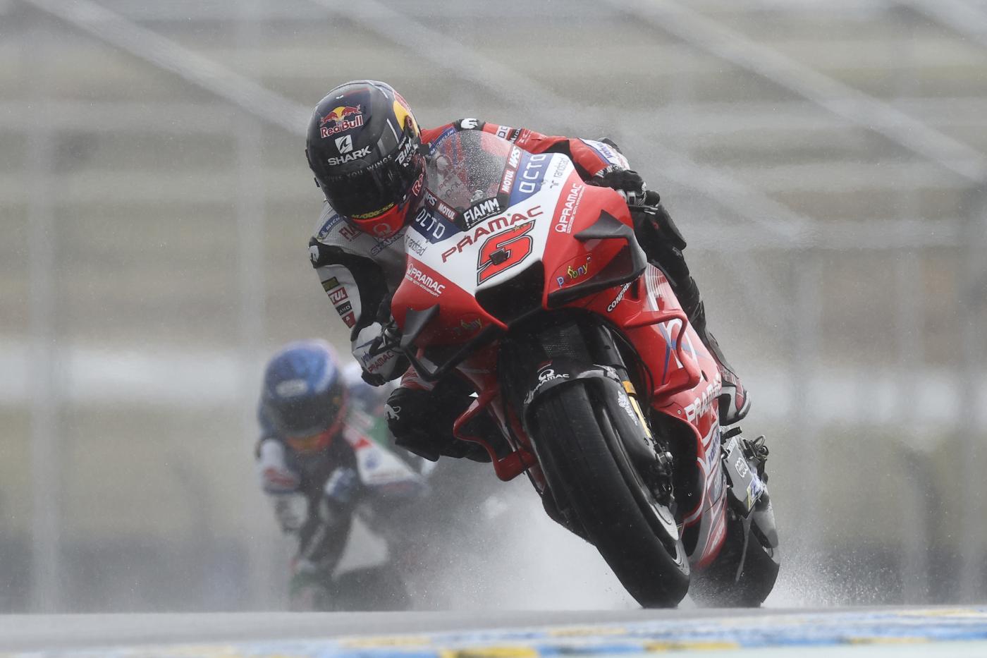 GP Germania, pole e caduta per Johann Zarco. Quartararo secondo, Rossi in fondo