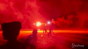 Francia: polizia interrompe rave party non autorizzato, violenti scontri con i partecipanti