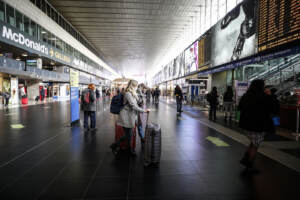 Roma, Stazione Termini: ultimi spostamenti prima del lockdown del 24 dicembre