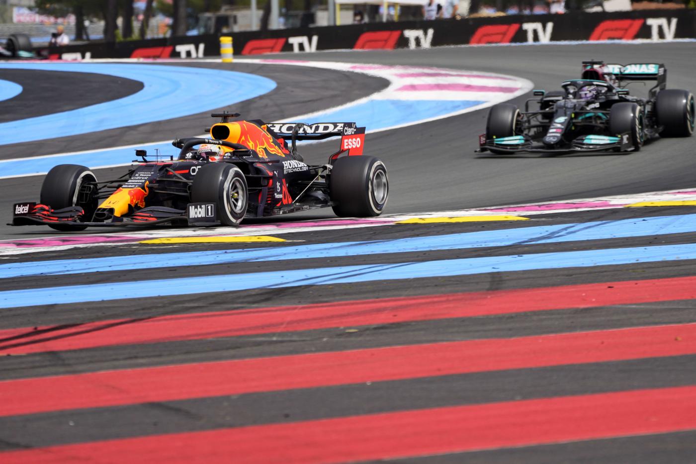 Gp Francia: Verstappen vince davanti a Hamilton, Ferrari indietro