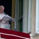 Giornata mondiale rifugiati, Papa Francesco: “Apriamo il nostro cuore, siamo una sola famiglia”