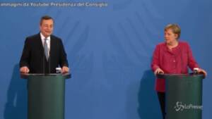 Migranti, Draghi: “Con Germania lavoriamo insieme, aiutarci l’un l’altro “