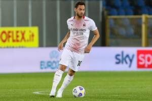 Calhanoglu annuncia: “Ho l’accordo con l’Inter, firmo domani”