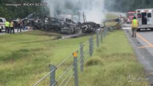Alabama, dieci morti in maxi incidente stradale: il video realizzato con un cellulare