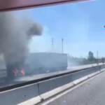 Incidente tra camion, mezzi a fuoco sulla A1: lo spegnimento delle fiamme