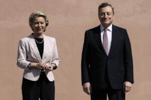 Pnrr, arriva l’ok della Ue. Draghi: “Sfida è attuazione, spendere i fondi bene e con onestà”