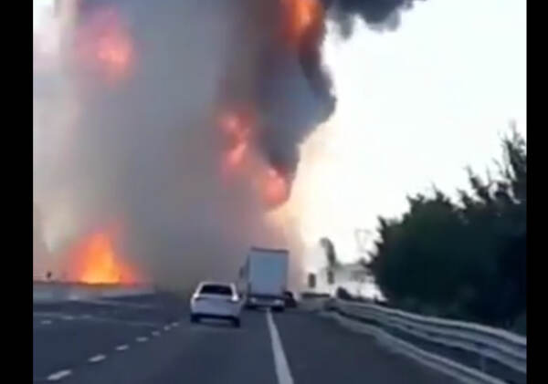 Camion a fuoco su autostrada A1, due vittime nel piacentino: sono i camionisti