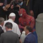 Sorpresa per Papa Francesco: in udienza generale compare anche Spiderman