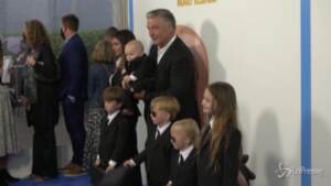 ‘Baby Boss 2’, Alec Baldwin e i sei figli in abito nero alla première
