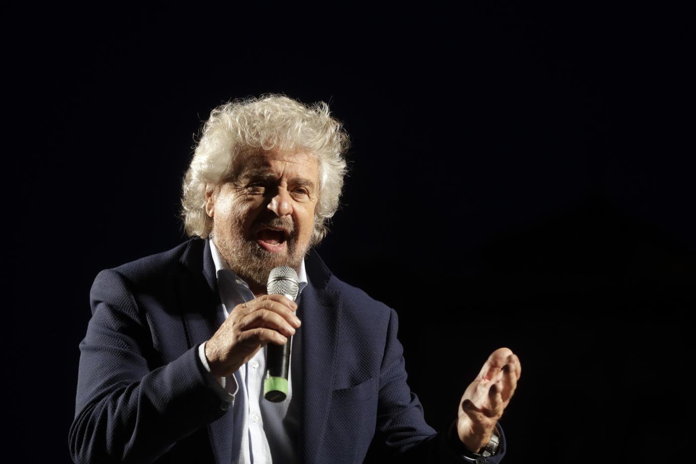 M5S, da Grillo ‘bastone e carota’ per Conte: “Sono il garante, non un cog…”