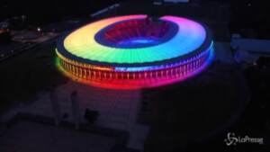 Gli stadi della Germania si accendono dei colori dell’arcobaleno