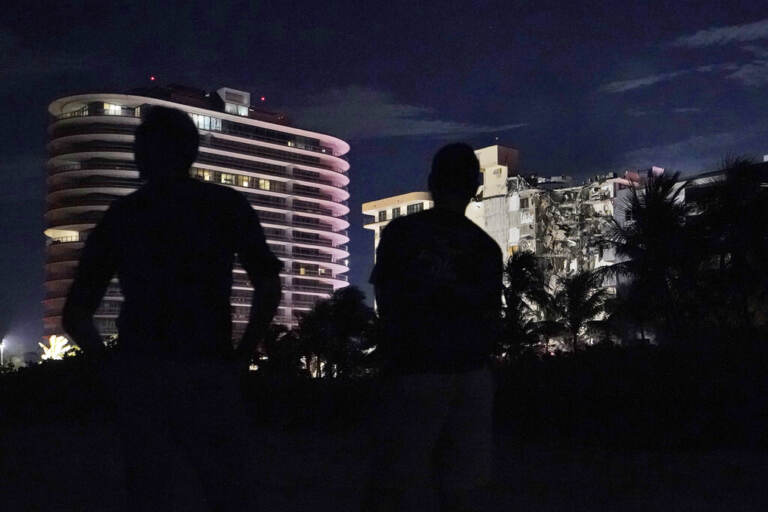 Crolla edificio di 12 piani a Miami: le immagini – FOTOGALLERY