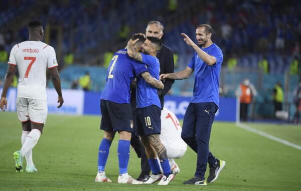 Euro 2020, gli azzurri esultano per la vittoria contro la Svizzera