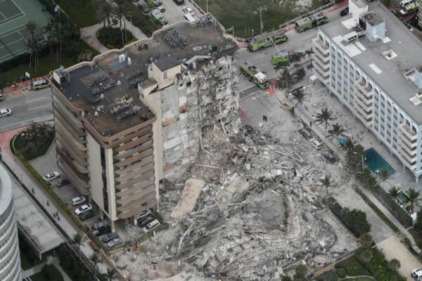 Miami, crollo di un palazzo di 12 piani a Surfside