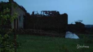 Repubblica Ceca, almeno tre morti per un tornado: la devastazione dopo il maltempo