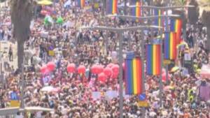 Tel Aviv, in migliaia al Pride colorano strade e lungomare