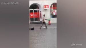 Germania, accoltella passanti a Würzburg: almeno 3 morti e 6 feriti