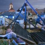 Repubblica Ceca, tornado distrugge case: tre morti e centinaia di feriti