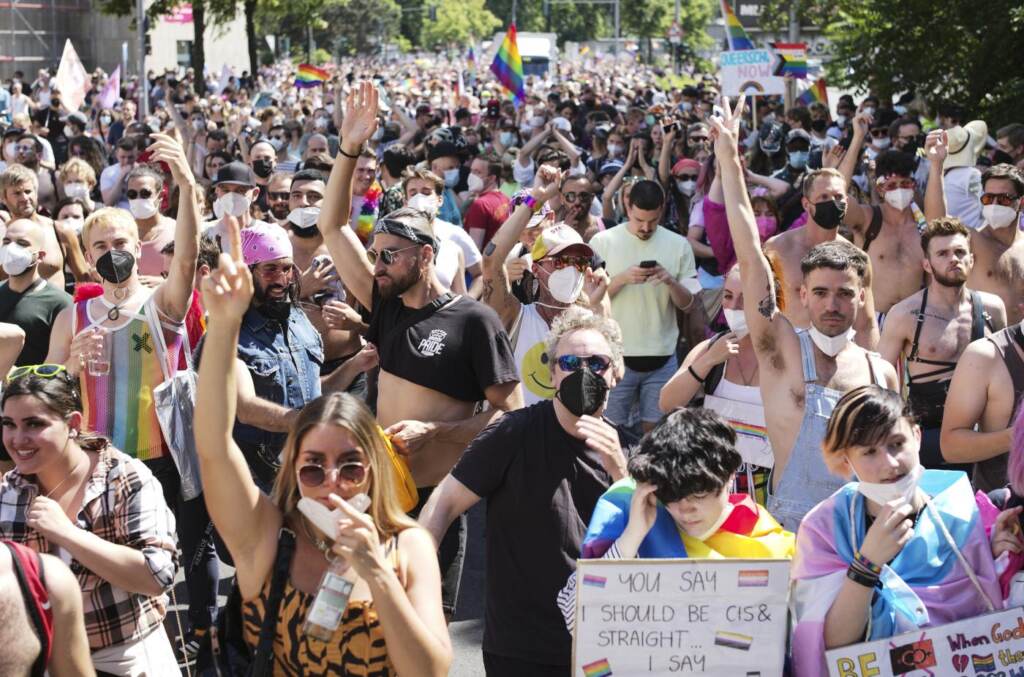 Galleria foto 'Pride in tutto il mondo: da Tel Aviv a Milano, migliaia in piazza – FOTOGALLERY' - foto 5