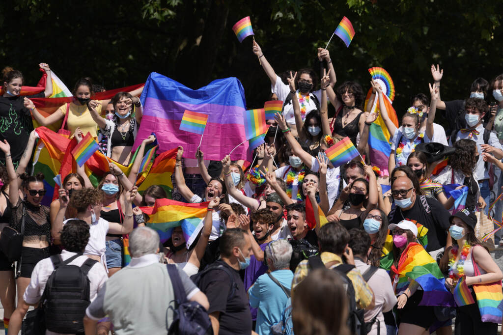 Galleria foto 'Pride in tutto il mondo: da Tel Aviv a Milano, migliaia in piazza – FOTOGALLERY' - foto 4