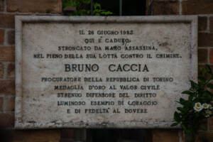 Torino ricorda Bruno Caccia: fiori alla lapide 38 anni dopo