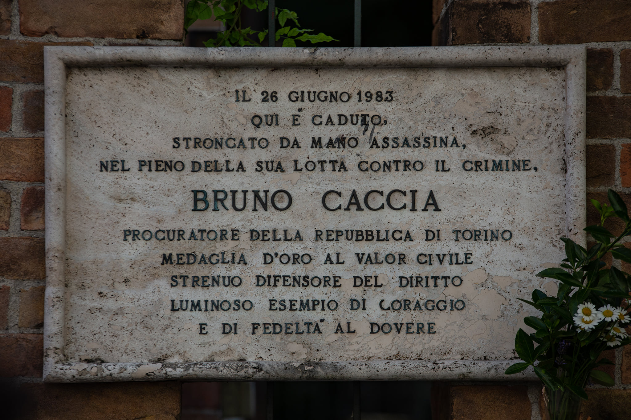 Torino ricorda Bruno Caccia: fiori alla lapide 38 anni dopo