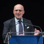 Ricciardi: “Sì a lockdown locali e all’aperto meglio tenere la mascherina”