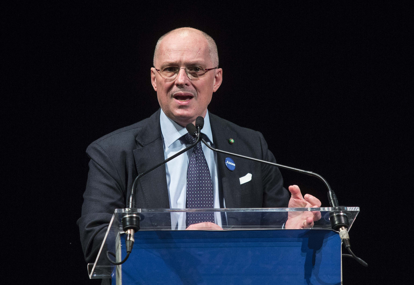 Ricciardi: “Sì a lockdown locali e all’aperto meglio tenere la mascherina”