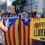 Barcellona, separatisti catalani protestano contro la visita di re Felipe
