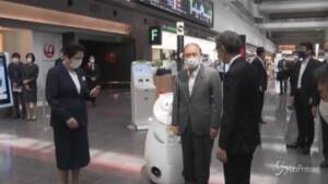 Tokyo 2020: positivo in staff Uganda, il premier giapponese Suga visita aeroporto Haneda