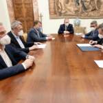 Lavoro, dopo 6 ore intesa governo-sindacati: usare cig prima di licenziamenti