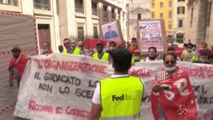 Lavoratori FedEx al Mise: “Buttati in mezzo a una strada da un giorno all’altro”