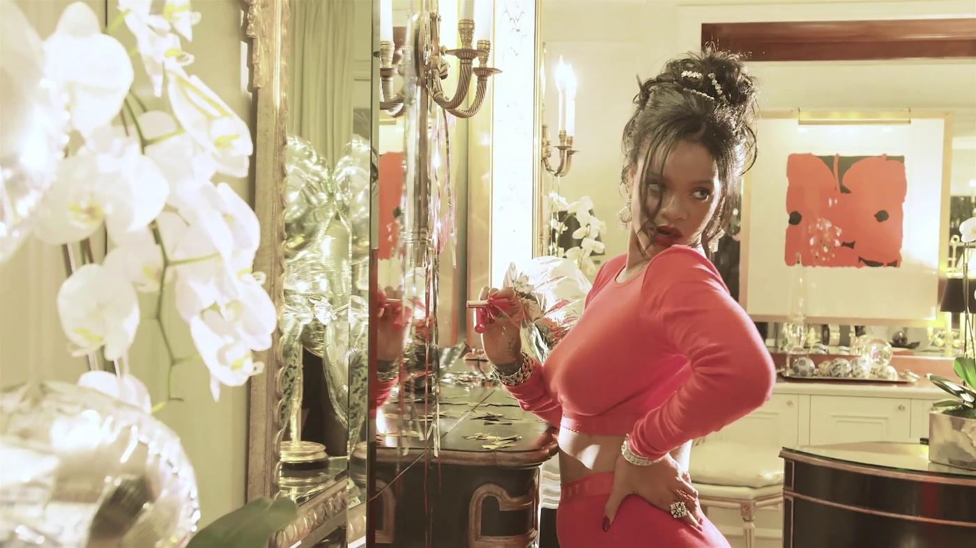Rihanna gira uno spot per la sua linea di moda Fenty