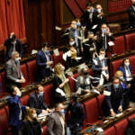 M5S, venti di scissione dopo rottura Grillo-Conte. Sconcerto per ritorno Rousseau