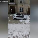 Francia, violenta grandinata a Plombières-Les-Bains: villaggio imbiancato