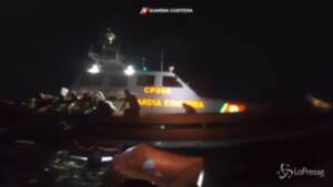 Naufragio a Lampedusa: la Guardia Costiera salva i superstiti