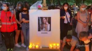 Monteveglio, fiaccolata per la 16enne uccisa. Il padre: “Chiedo solidarietà”